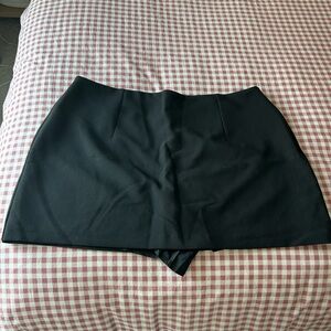 Abercrombie & Fitch Scarlett Mini Skort